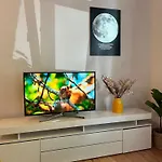 Casa Luna 6 Min Hbf , Erdgeschosswohnung ,altbau 아파트 *