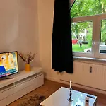 Casa Luna 6 Min Hbf , Erdgeschosswohnung ,altbau 아파트 *