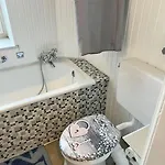 Casa Luna 6 Min Hbf , Erdgeschosswohnung ,altbau * 뒤스부르크