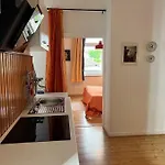 Casa Luna 6 Min Hbf , Erdgeschosswohnung ,altbau 아파트 *