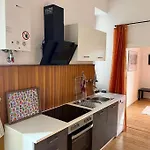 Casa Luna 6 Min Hbf , Erdgeschosswohnung ,altbau *
