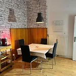 Casa Luna 6 Min Hbf , Erdgeschosswohnung ,altbau 아파트