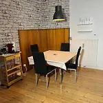Casa Luna 6 Min Hbf , Erdgeschosswohnung ,altbau 아파트 *