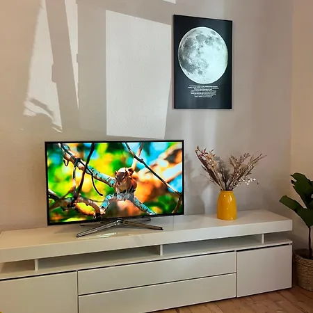 Casa Luna 6 Min Hbf , Erdgeschosswohnung ,altbau شقة *