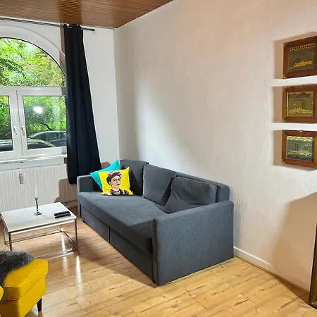 Casa Luna 6 Min Hbf , Erdgeschosswohnung ,altbau * دوسبرغ