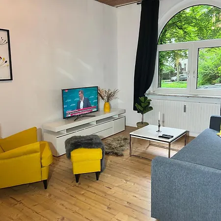 Casa Luna 6 Min Hbf , Erdgeschosswohnung ,altbau