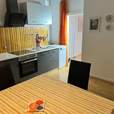 Casa Luna 6 Min Hbf , Erdgeschosswohnung ,altbau *