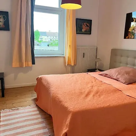 Casa Luna 6 Min Hbf , Erdgeschosswohnung ,altbau شقة دوسبرغ