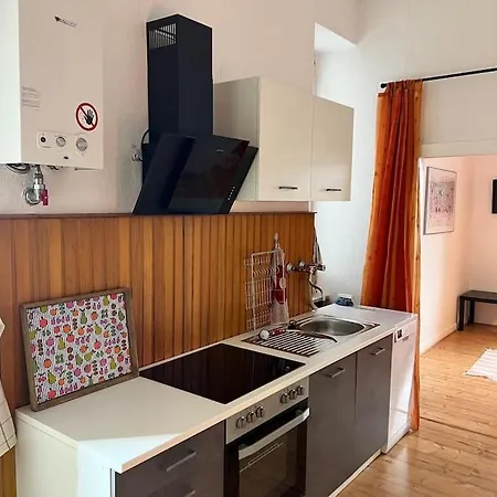Casa Luna 6 Min Hbf , Erdgeschosswohnung ,altbau *