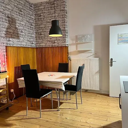 Casa Luna 6 Min Hbf , Erdgeschosswohnung ,altbau شقة دوسبرغ