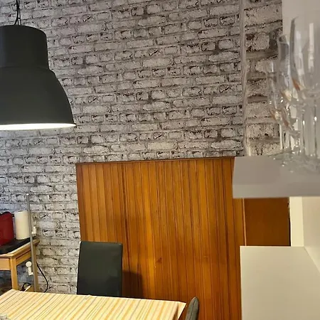 Casa Luna 6 Min Hbf , Erdgeschosswohnung ,altbau شقة دوسبرغ