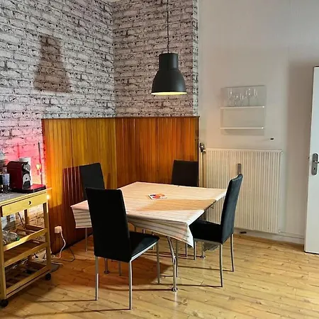 Casa Luna 6 Min Hbf , Erdgeschosswohnung ,altbau Apartamento