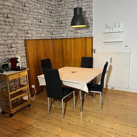 Casa Luna 6 Min Hbf , Erdgeschosswohnung ,altbau شقة *