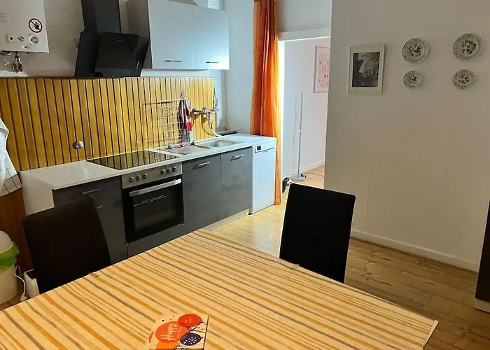 Casa Luna 6 Min Hbf , Erdgeschosswohnung ,altbau *