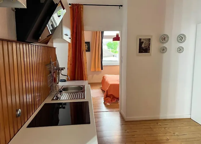 Casa Luna 6 Min Hbf , Erdgeschosswohnung ,altbau Apartmán *