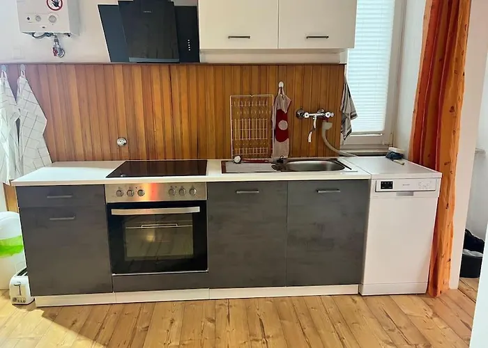 Casa Luna 6 Min Hbf , Erdgeschosswohnung ,altbau *