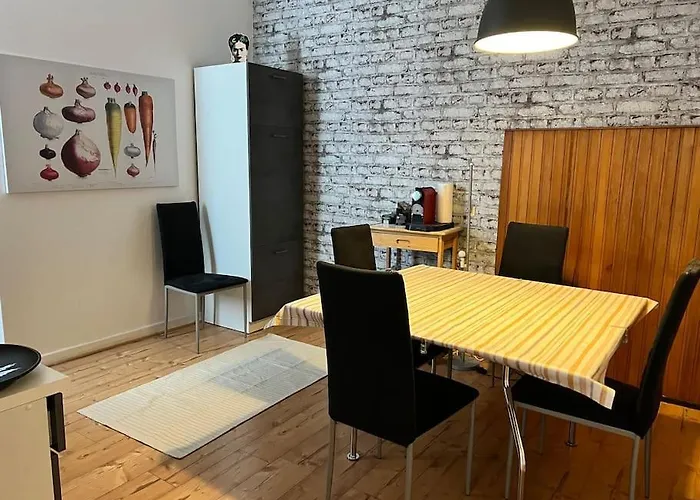 Casa Luna 6 Min Hbf , Erdgeschosswohnung ,altbau Duisburg