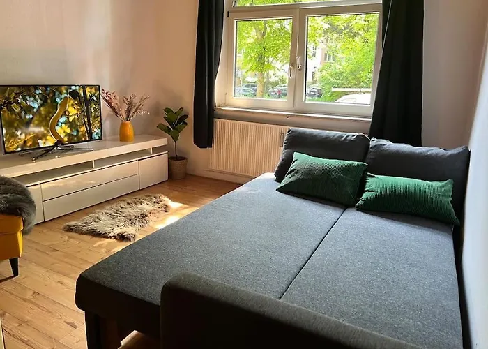 Casa Luna 6 Min Hbf , Erdgeschosswohnung ,altbau *