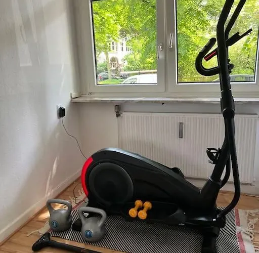 Casa Luna 6 Min Hbf , Erdgeschosswohnung ,altbau * 杜伊斯堡